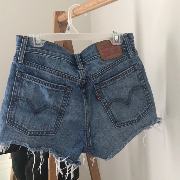 Levi’s Jean Shorts - Picture 3 of 3